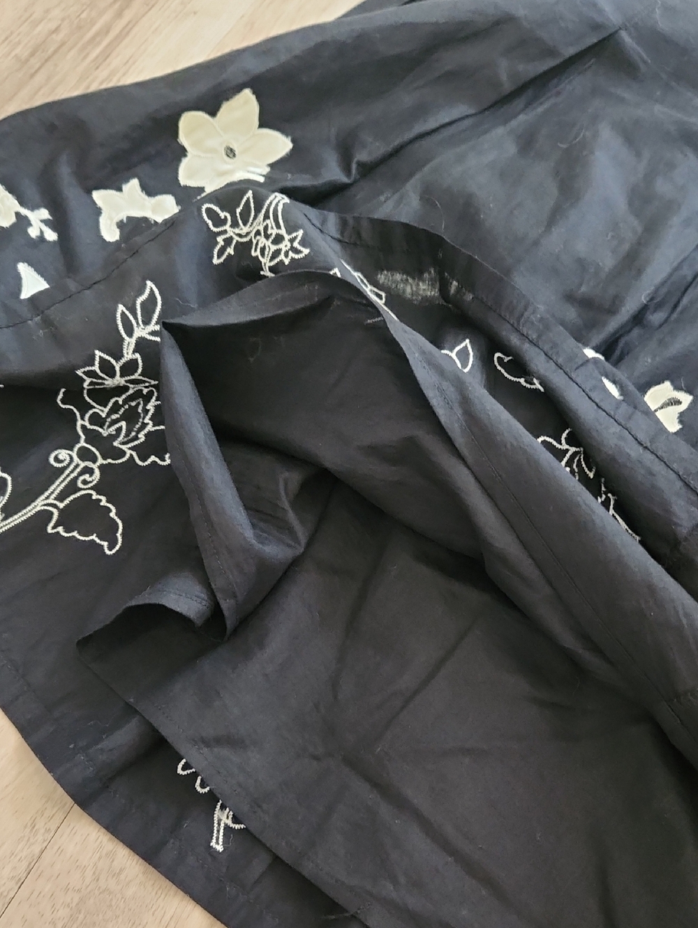 Venezia Black Skater Skirt with Cream Floral Appliqué - Picture 4 of 5